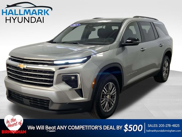 Used 2025 Chevrolet Traverse LT image 1