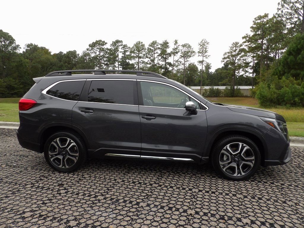 Used 2023 Subaru Ascent Limited w/ Technology Package image 4