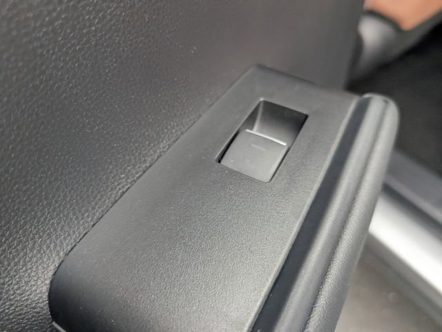 Used 2025 Toyota Highlander Limited image 11