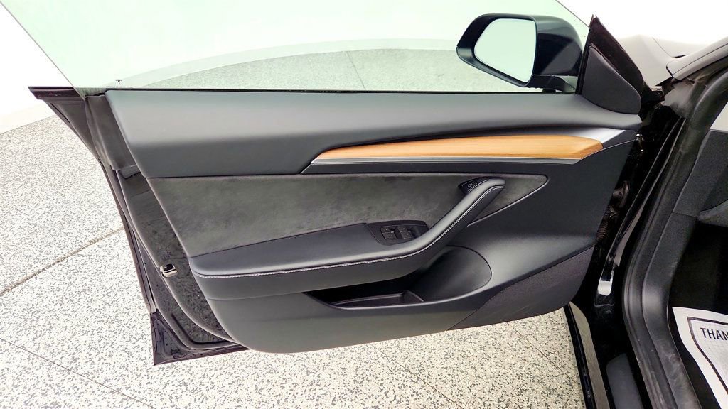 Used 2023 Tesla Model 3 Standard Range image 11