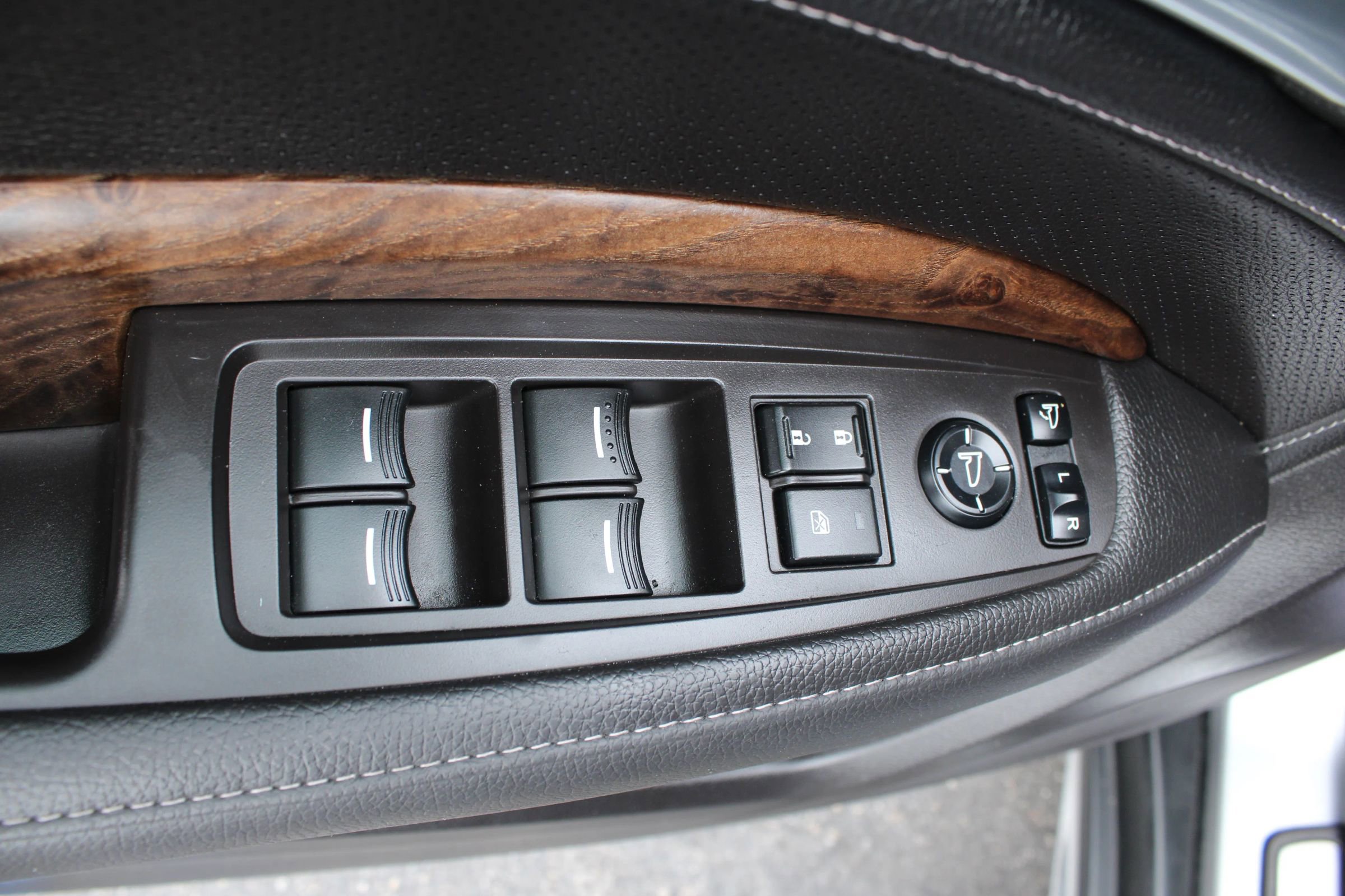 Used 2020 Acura MDX SH-AWD w/Technology Pkg Sport image 17