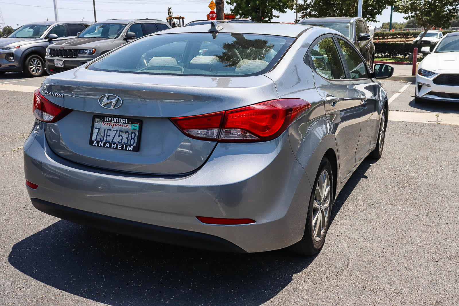 Used 2014 Hyundai Elantra SE w/ Option Group 02 FWD image 7