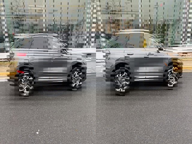 Used 2023 Lincoln Corsair AWD w/ Equipment Group 101A image 9