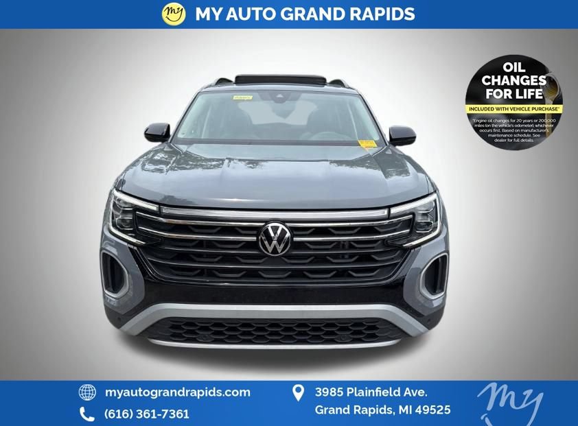 Used 2024 Volkswagen Atlas Peak Edition SEL AWD/4WD image 5