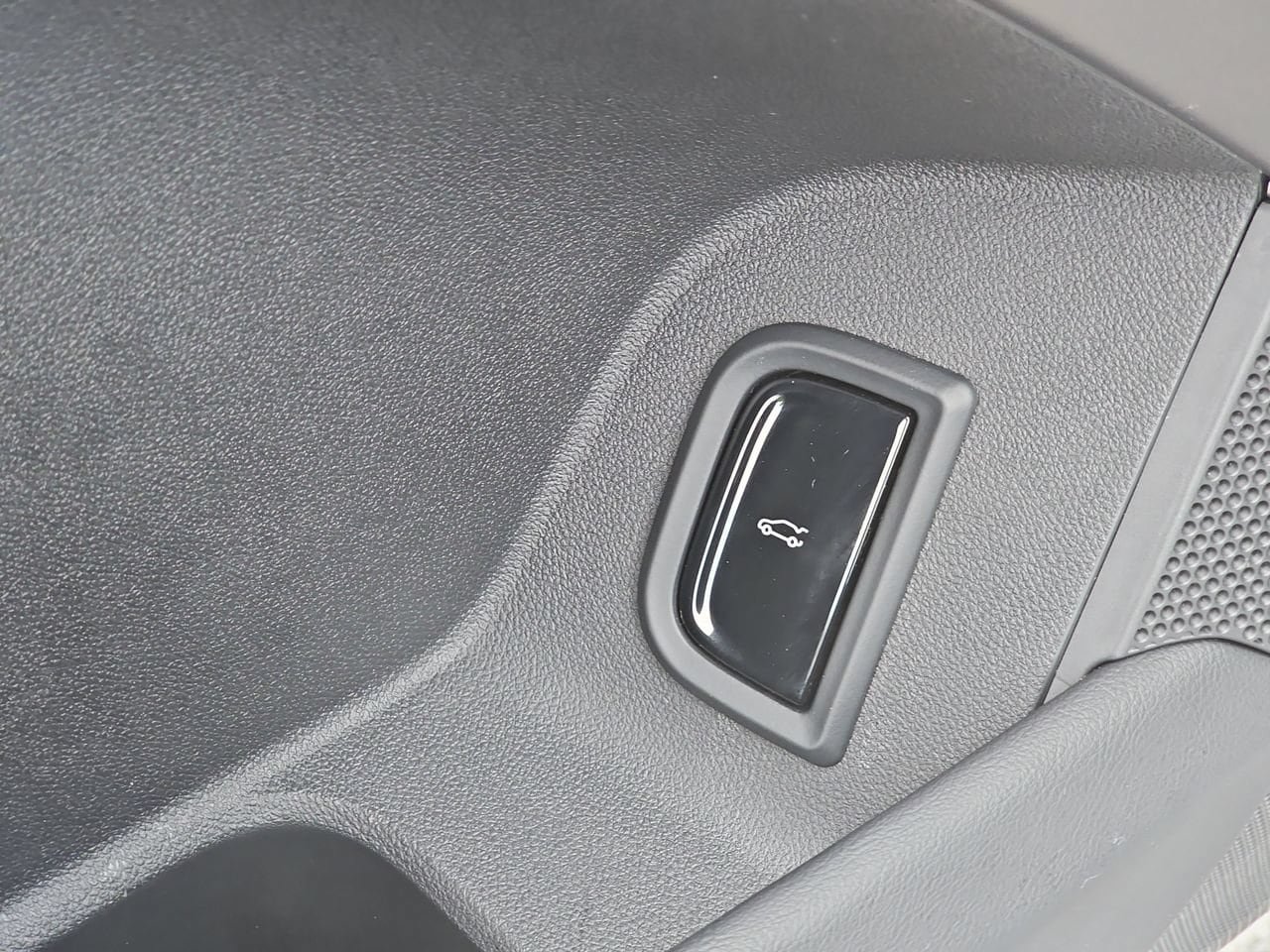 Used 2024 Cadillac Lyriq Luxury w/ LPO, Floor Liner Package RWD image 30