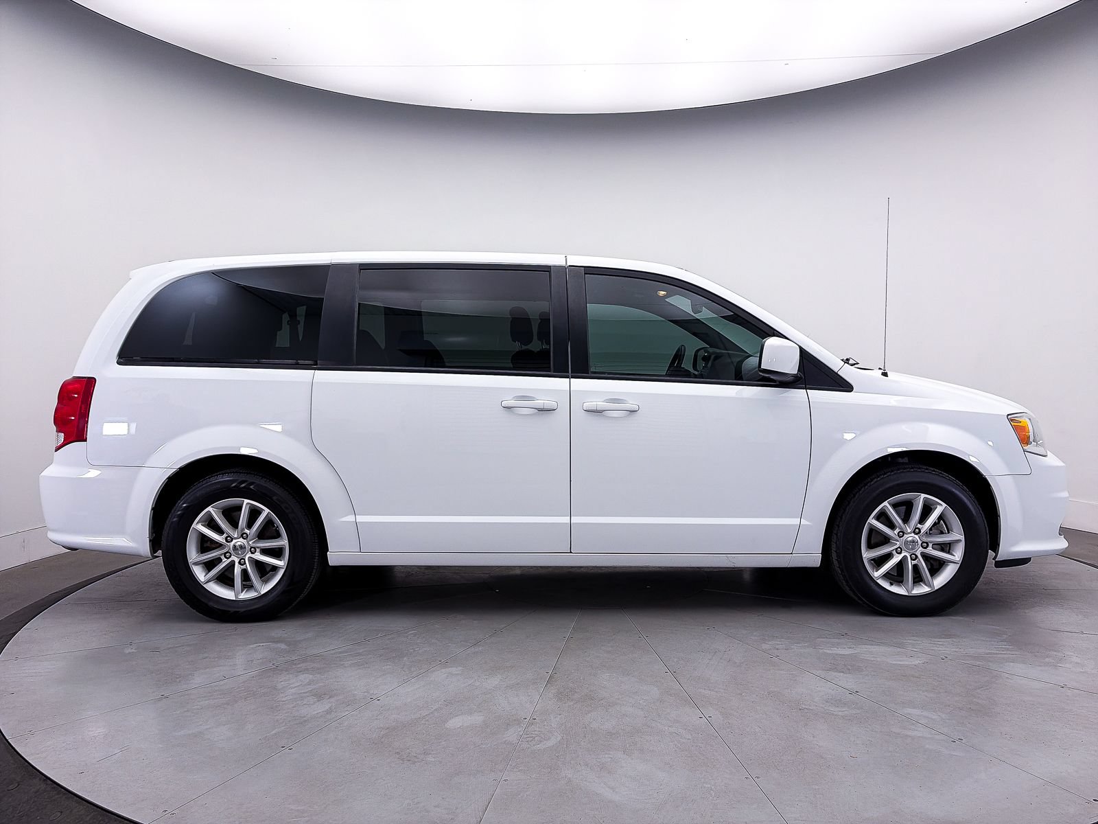 Used 2020 Dodge Grand Caravan SE FWD image 27