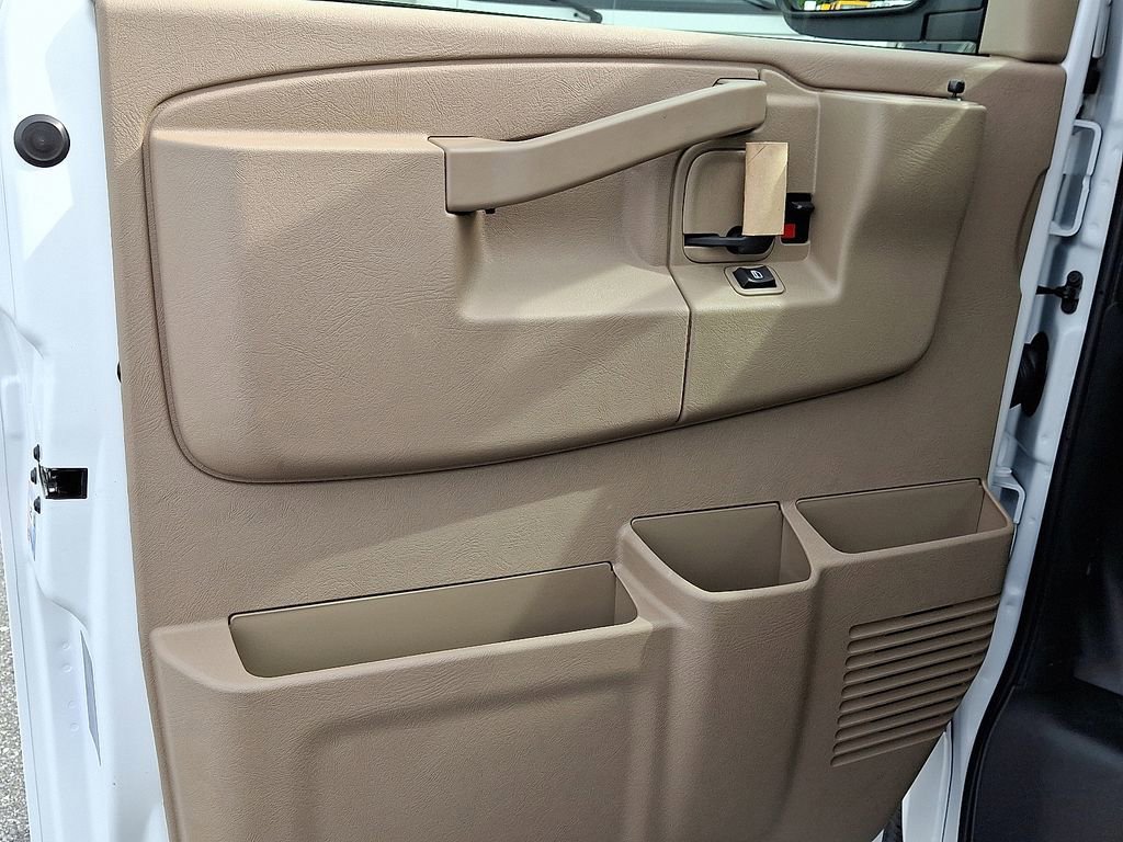 New 2025 Chevrolet Express 3500 w/ Driver Convenience Package image 10