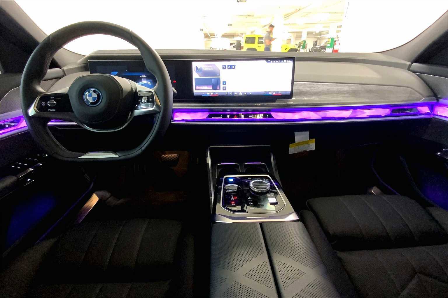 New 2025 BMW i7 xDrive60 AWD/4WD image 5