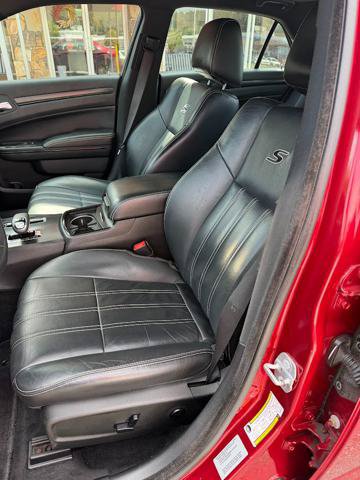 Used 2014 Chrysler 300 S RWD image 7