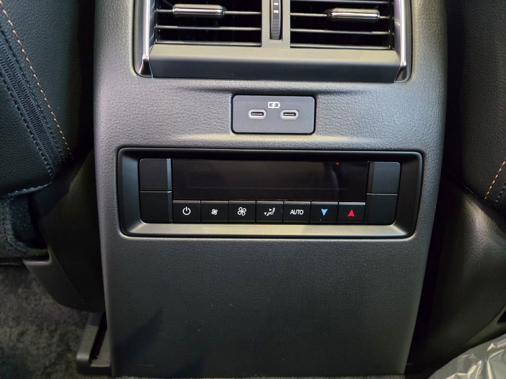 New 2025 MAZDA CX-70 Plug-In Hybrid w/ Premium Pkg image 14