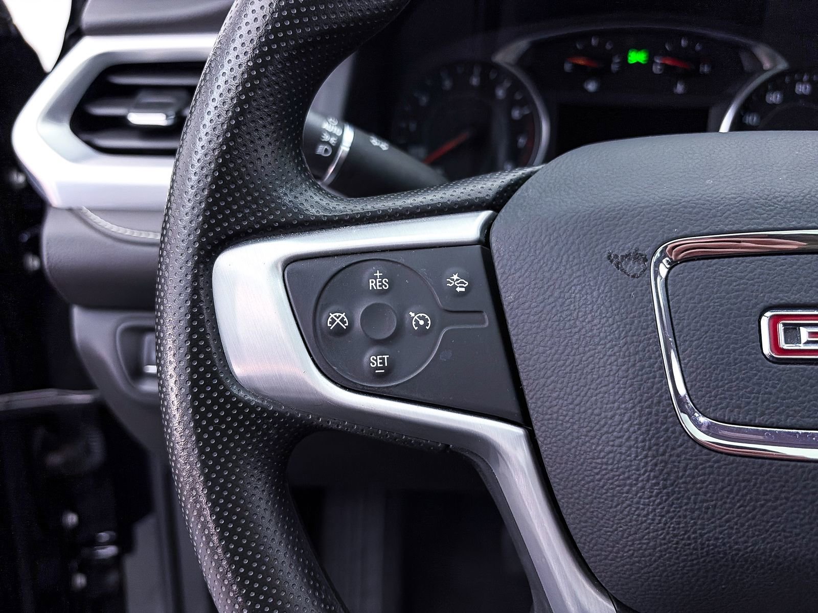 Used 2022 GMC Acadia SLE w/ Driver Convenience Package FWD image 32