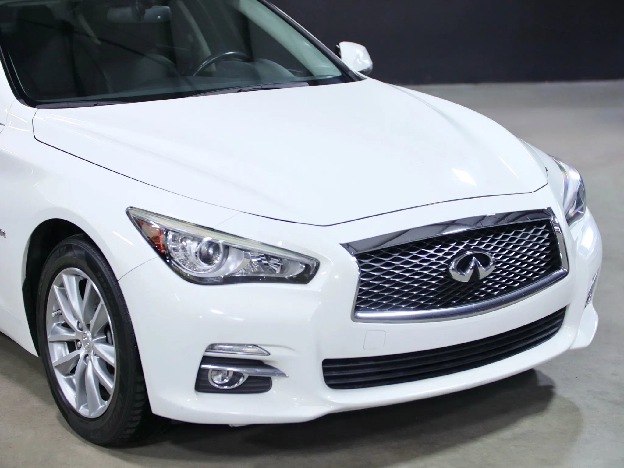 Used 2017 INFINITI Q50 2.0t w/ Moonroof Package image 2