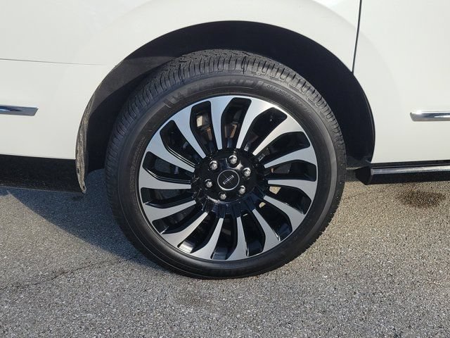 Certified 2022 Lincoln Navigator L Black Label AWD/4WD image 10