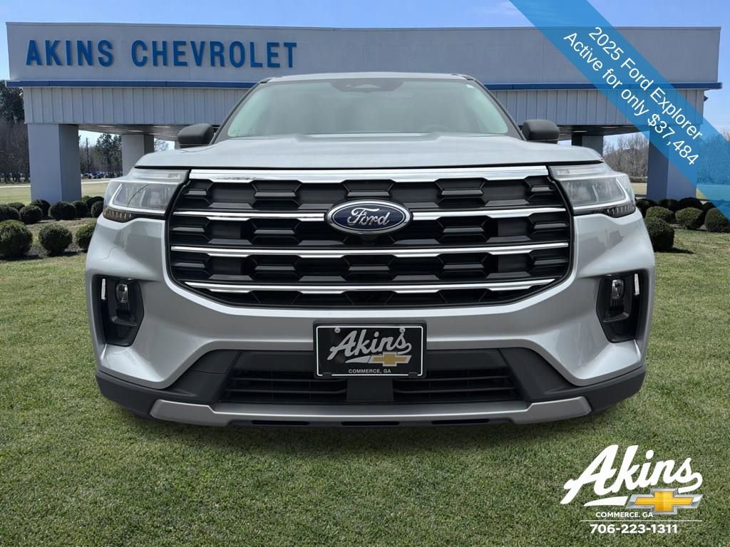 Used 2025 Ford Explorer Active w/ Active Comfort Package AWD/4WD image 3