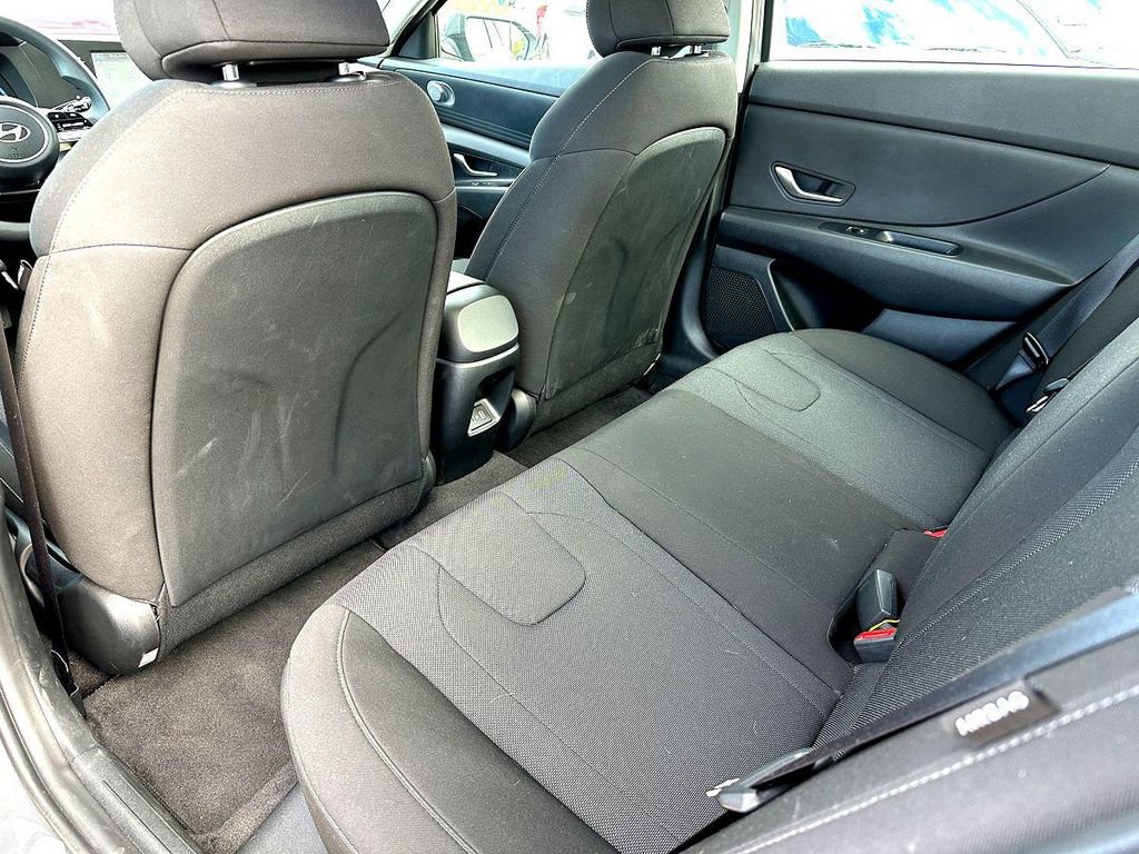 Used 2024 Hyundai Elantra SE image 21