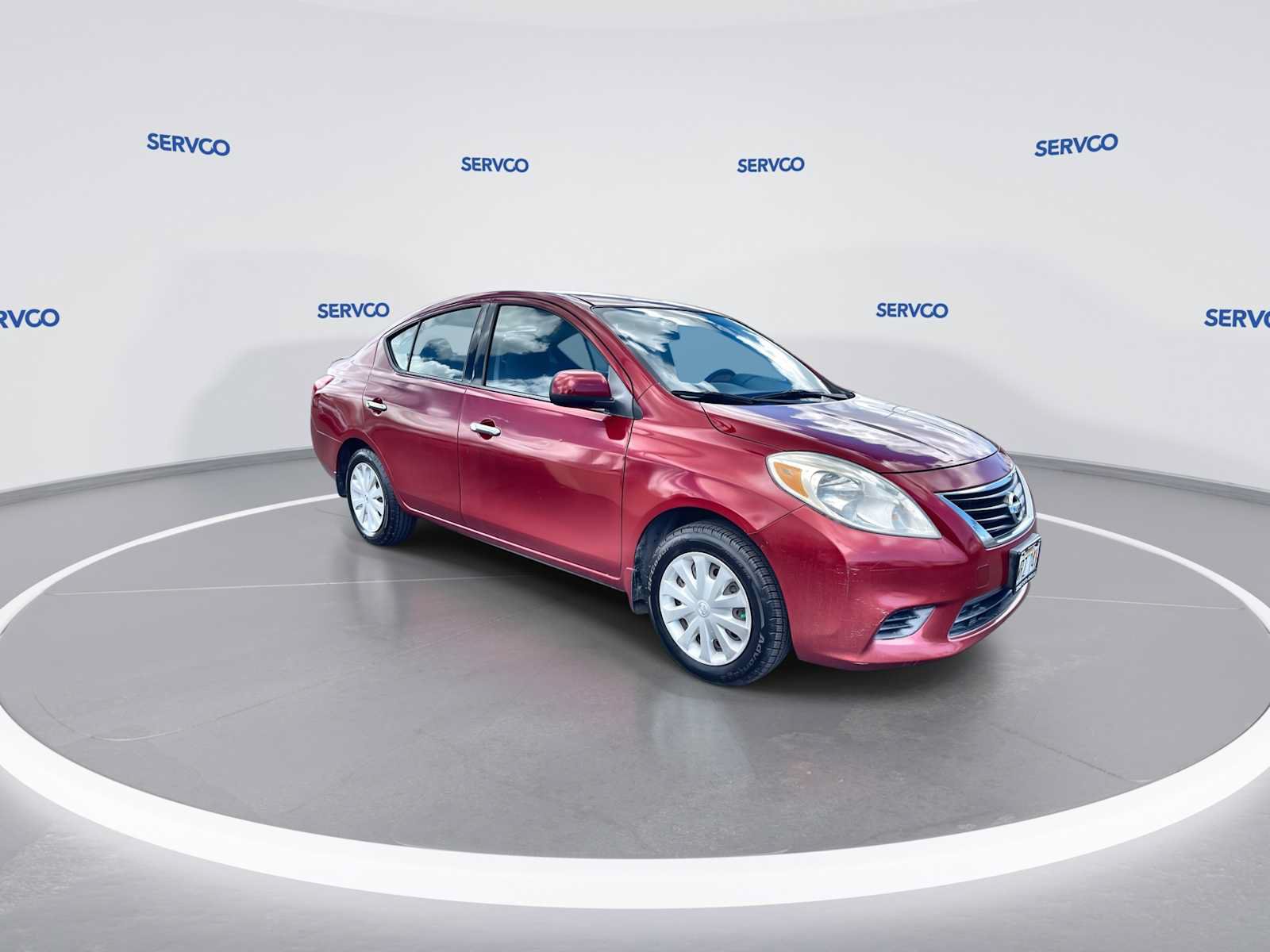 Used 2014 Nissan Versa SV FWD image 2