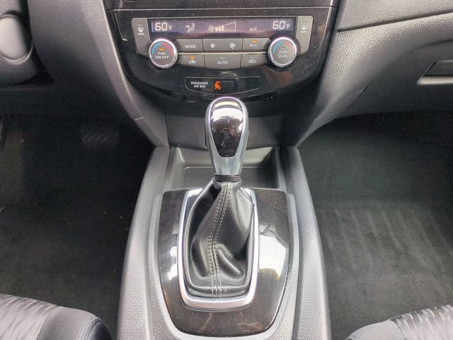 Used 2017 Nissan Rogue SV w/ SV Premium Package AWD/4WD image 19