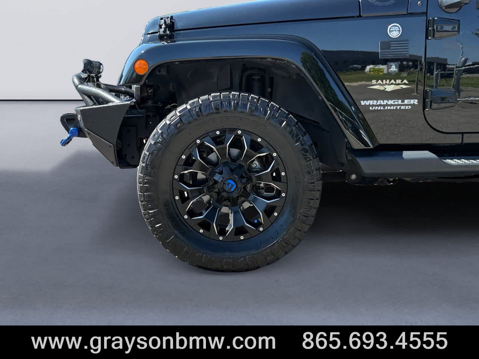 Used 2015 Jeep Wrangler Unlimited Sahara w/ Connectivity Group AWD/4WD image 9