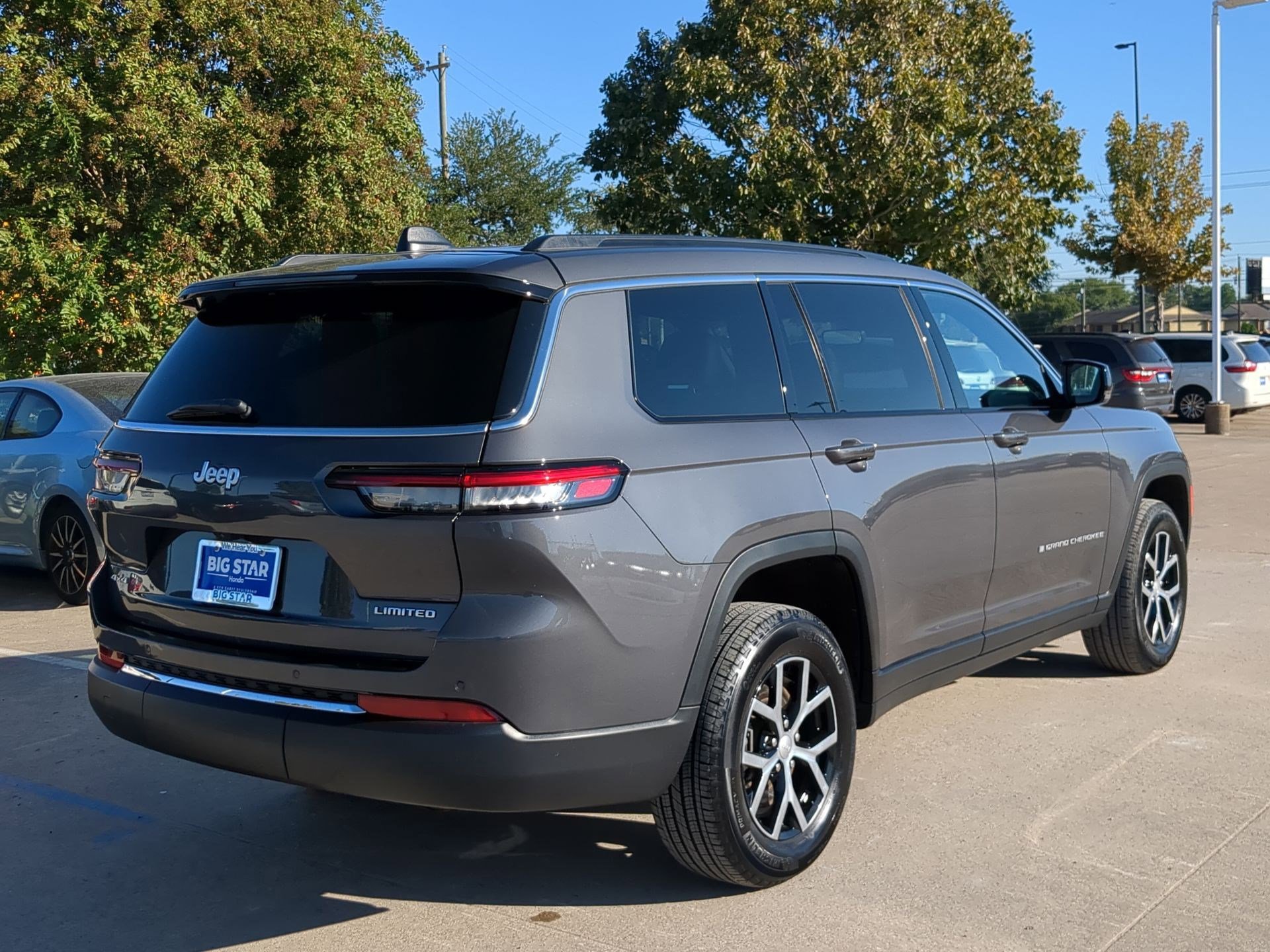 Used 2024 Jeep Grand Cherokee L Limited image 3