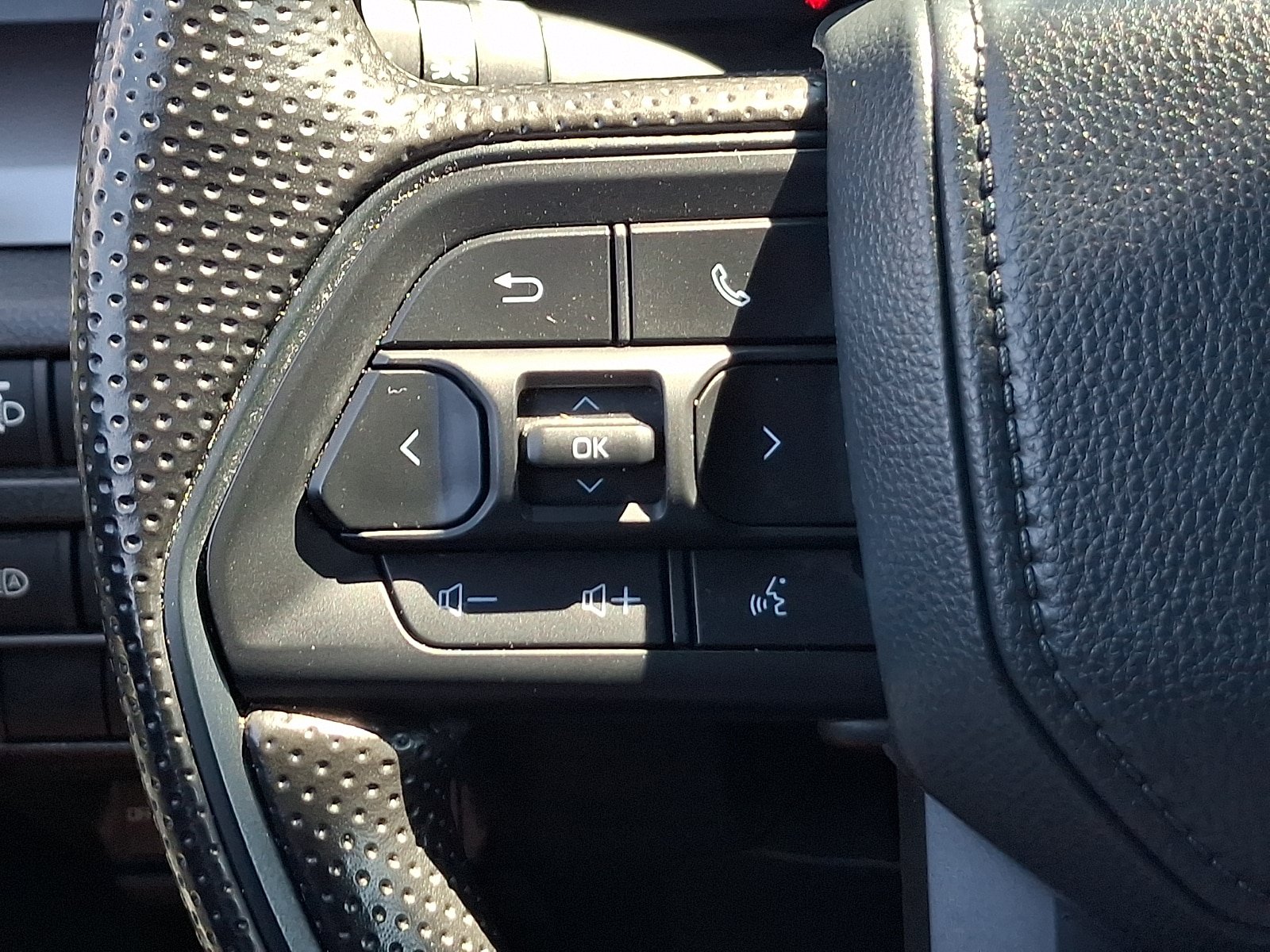 Used 2025 Toyota Tacoma SR5 AWD/4WD image 20
