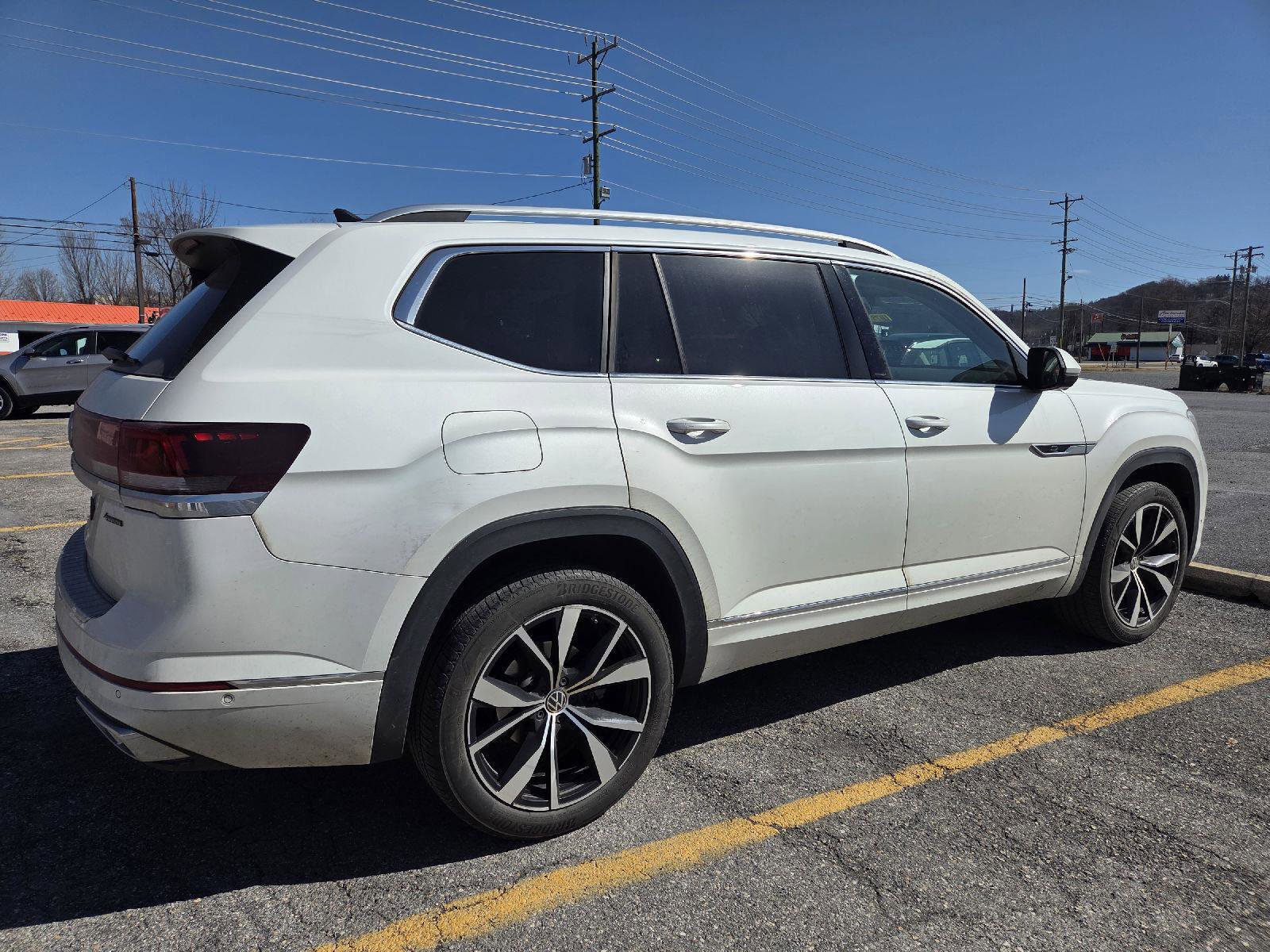 Used 2024 Volkswagen Atlas SEL Premium R-Line image 8
