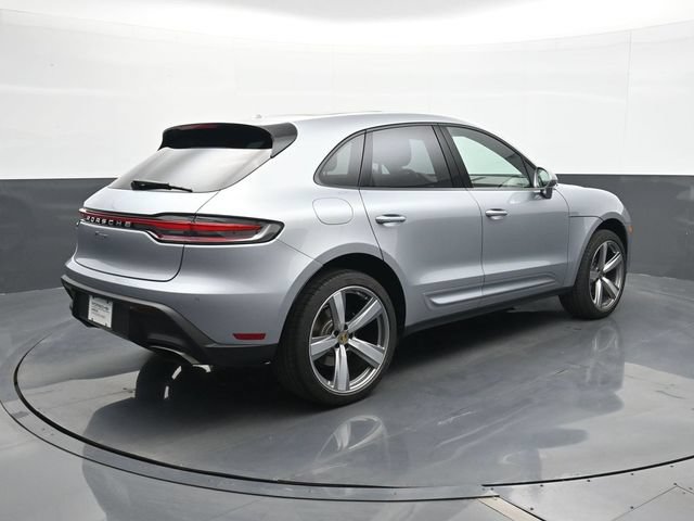 Certified 2025 Porsche Macan AWD/4WD image 23