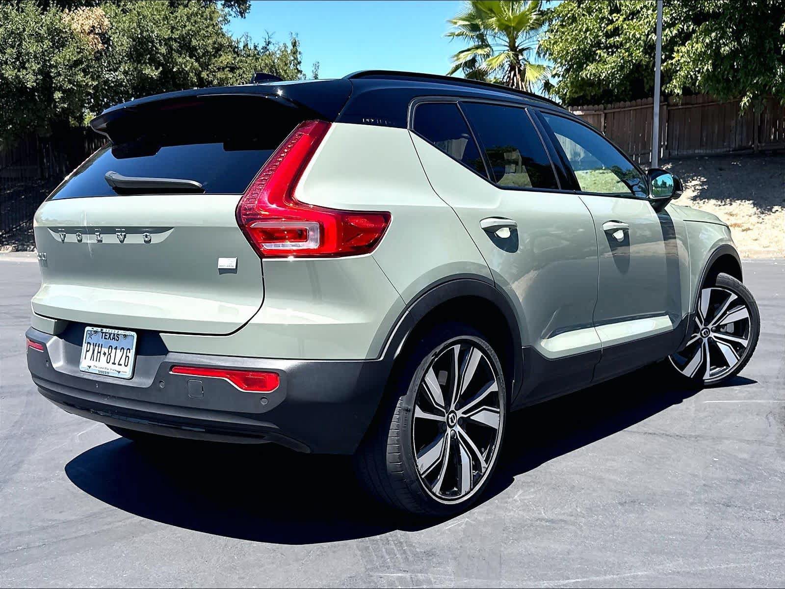 Used 2021 Volvo XC40 P8 Recharge w/ Advanced Package AWD/4WD image 2