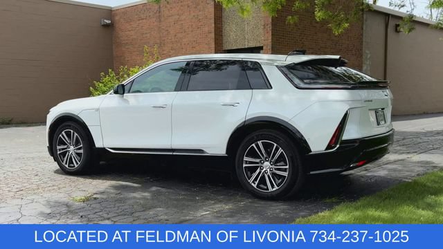 Used 2024 Cadillac Lyriq Luxury AWD/4WD image 6