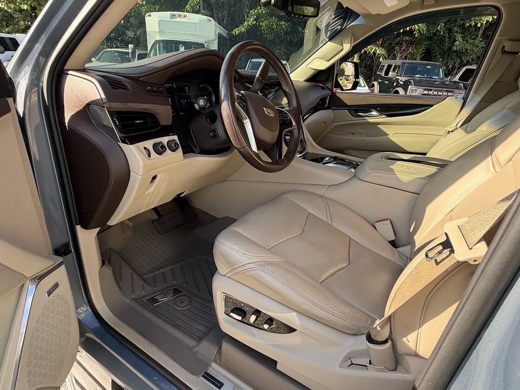 Used 2016 Cadillac Escalade Premium AWD/4WD image 2