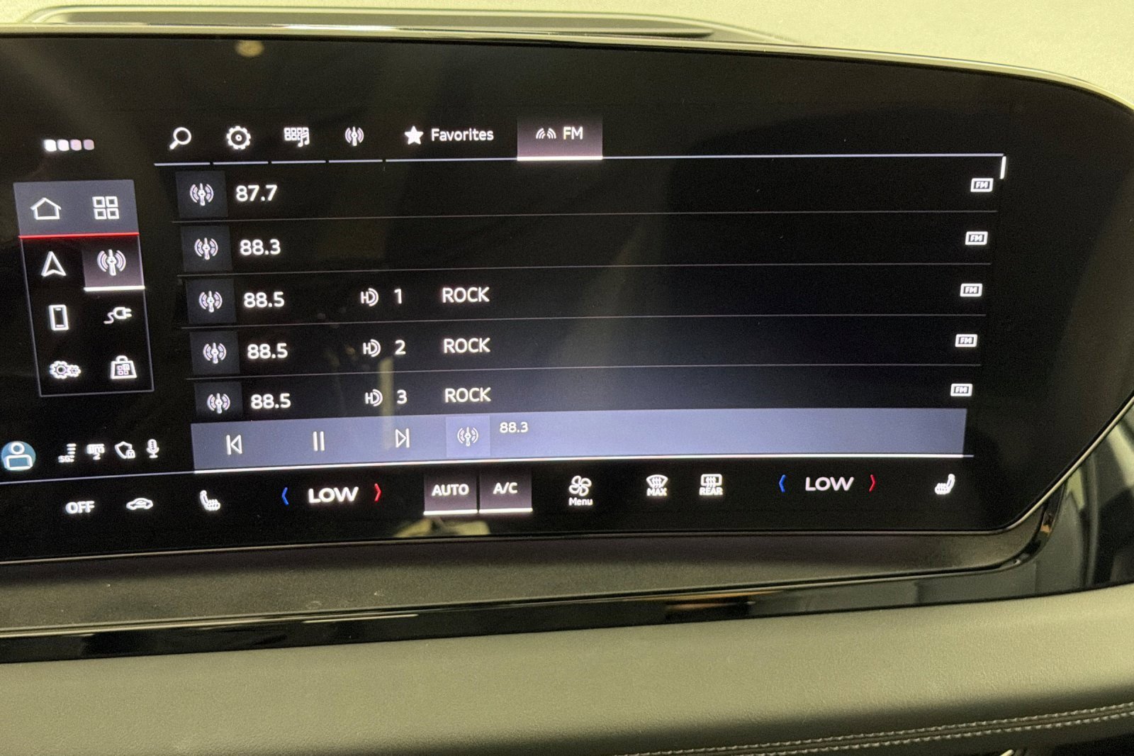 Used 2025 Audi Q6 e-tron Premium w/ Convenience Package image 17