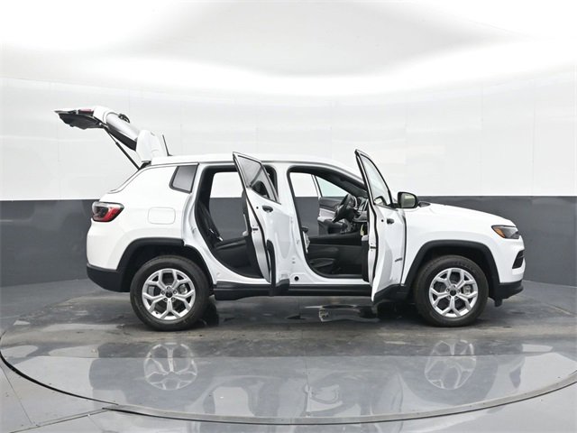 Used 2025 Jeep Compass Sport image 45