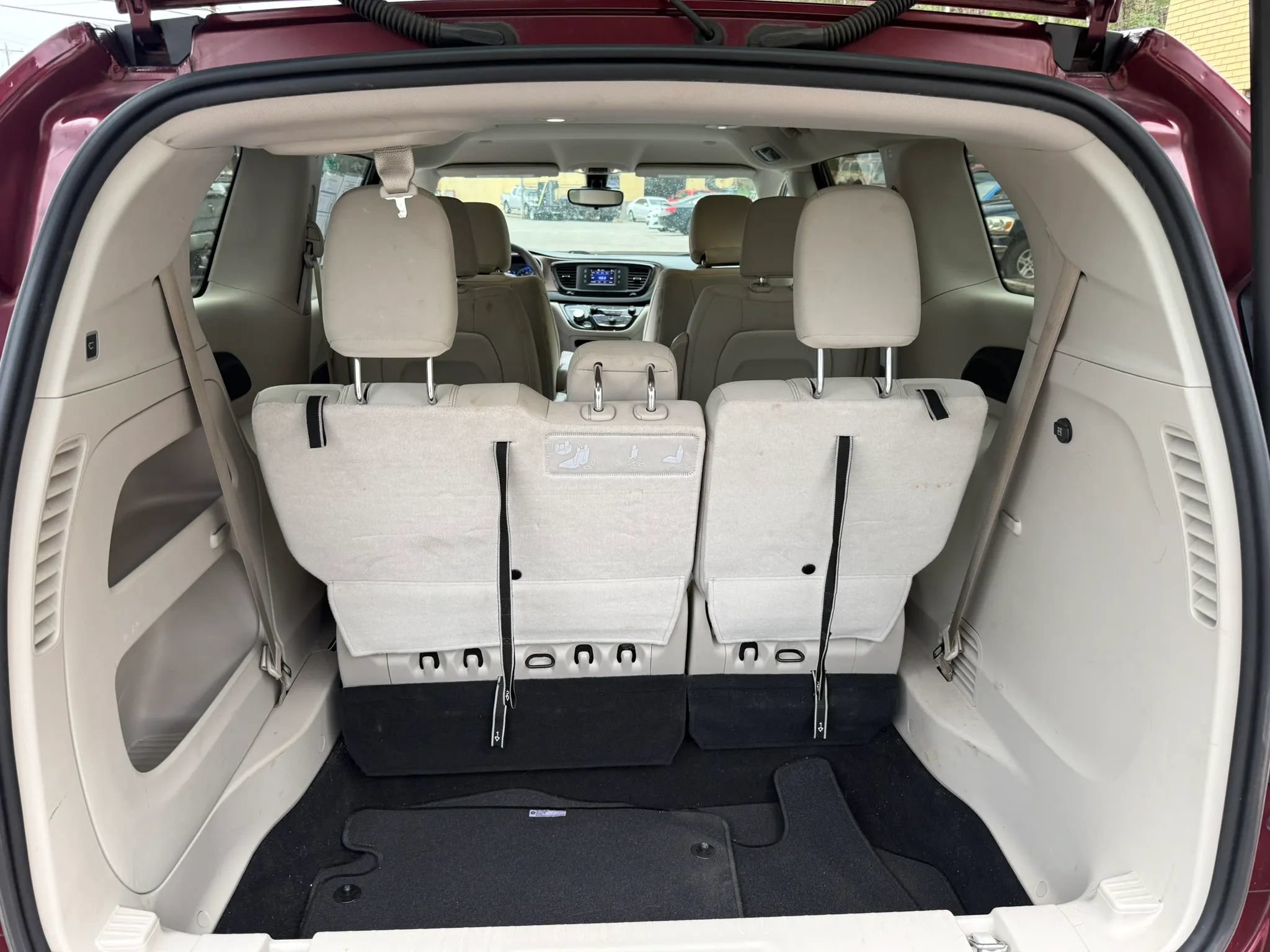 Used 2017 Chrysler Pacifica Touring FWD image 17