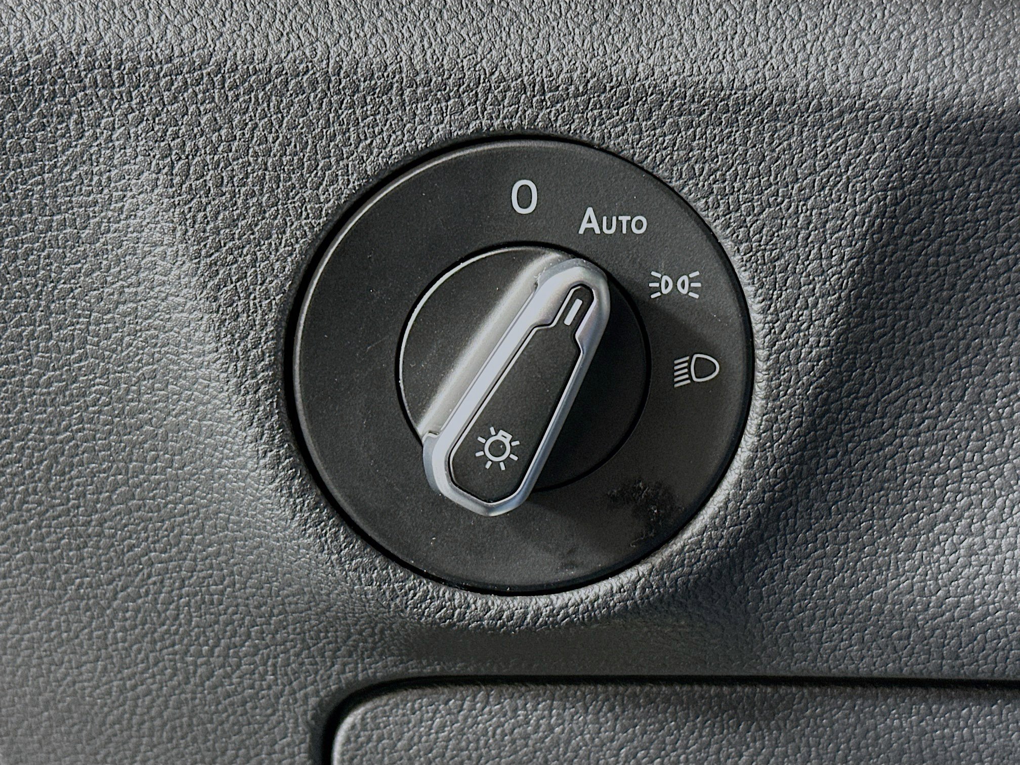 Used 2025 Volkswagen Jetta SE image 15