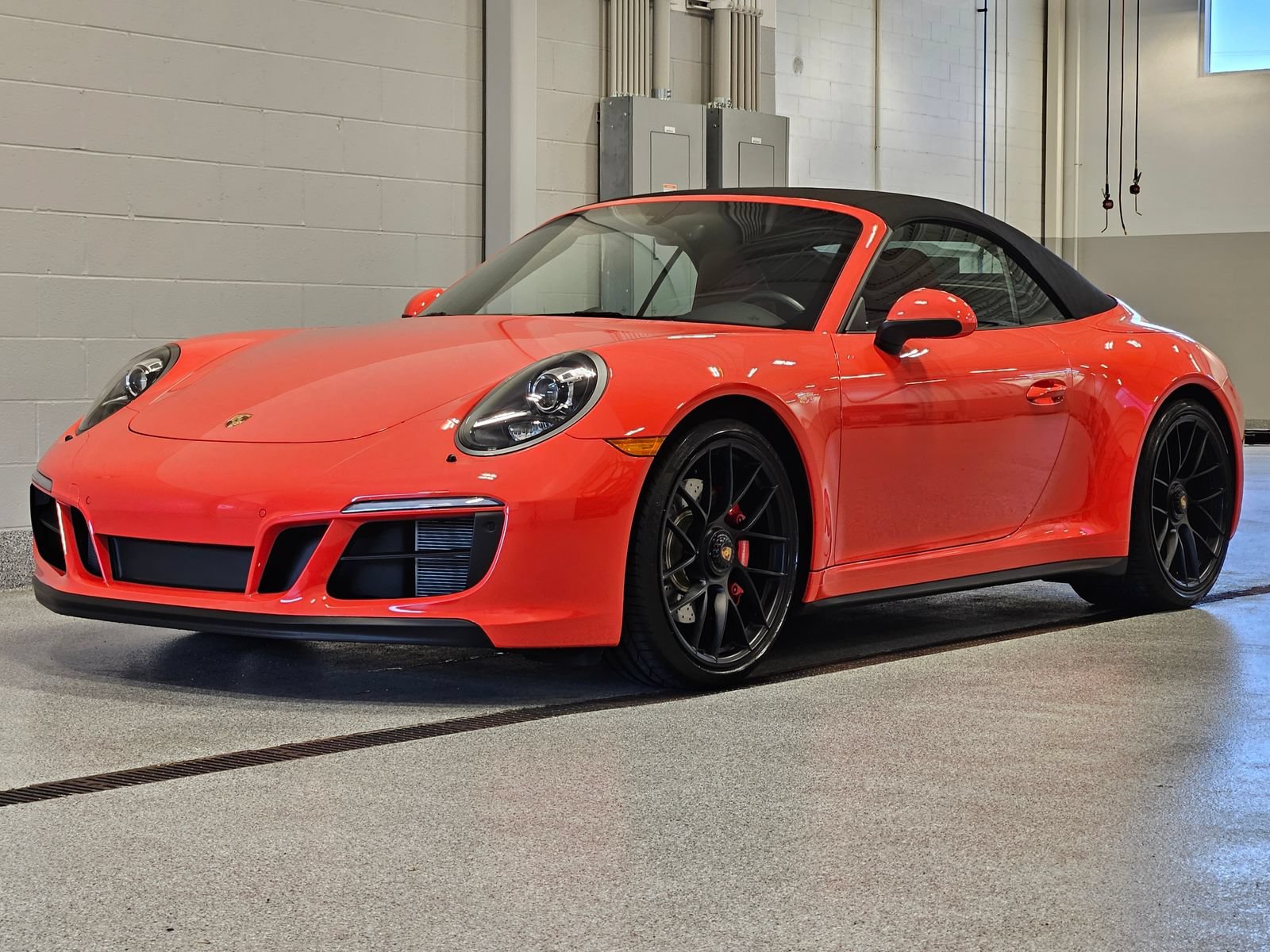Used 2018 Porsche 911 Carrera GTS RWD image 6