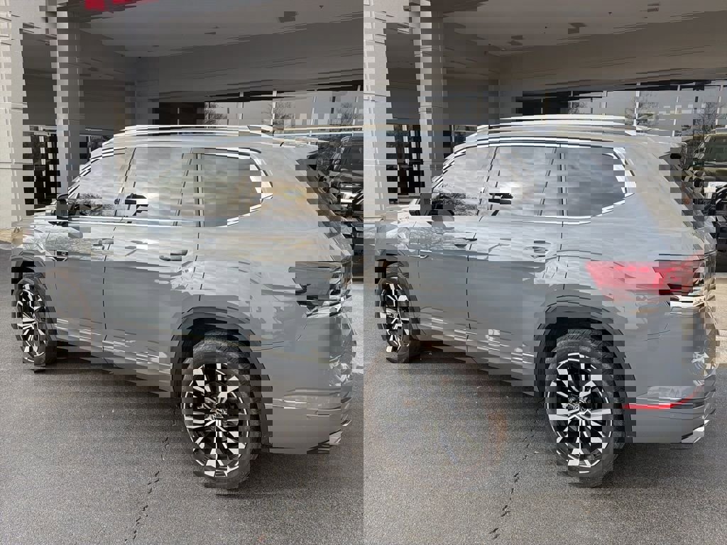 Used 2025 Volkswagen Atlas SEL Premium R-Line image 7