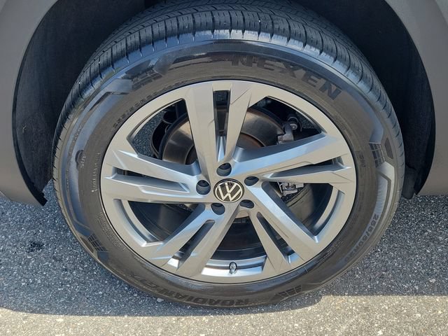 Certified 2024 Volkswagen Atlas Cross Sport SEL R-Line AWD/4WD image 5