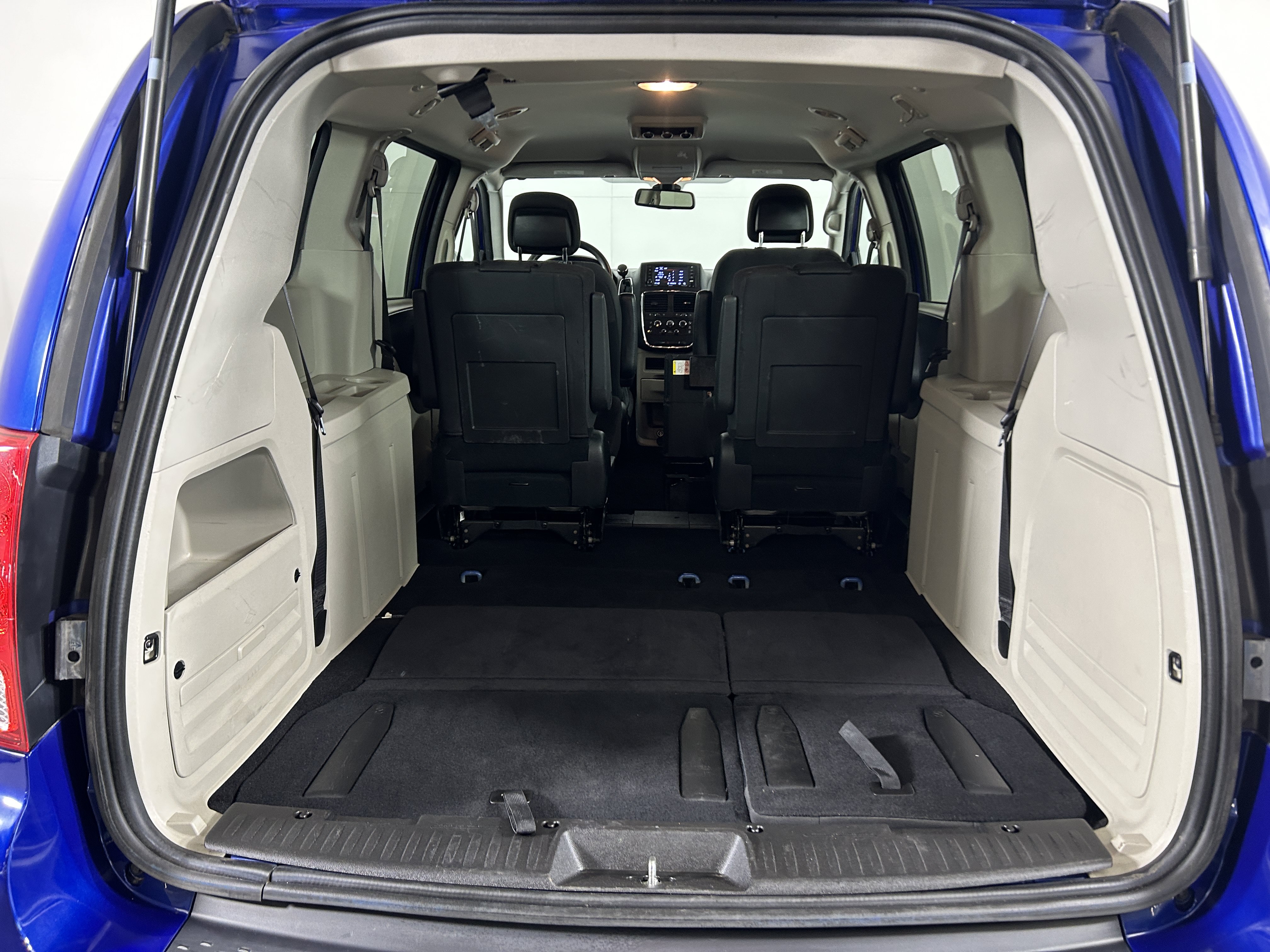 Used 2019 Dodge Grand Caravan SE w/ UConnect Hands-Free Group FWD image 24