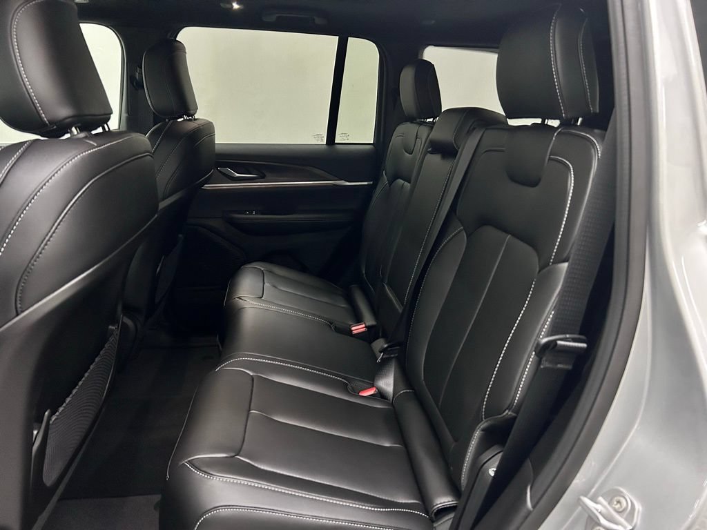 New 2025 Jeep Grand Cherokee Limited AWD/4WD image 14