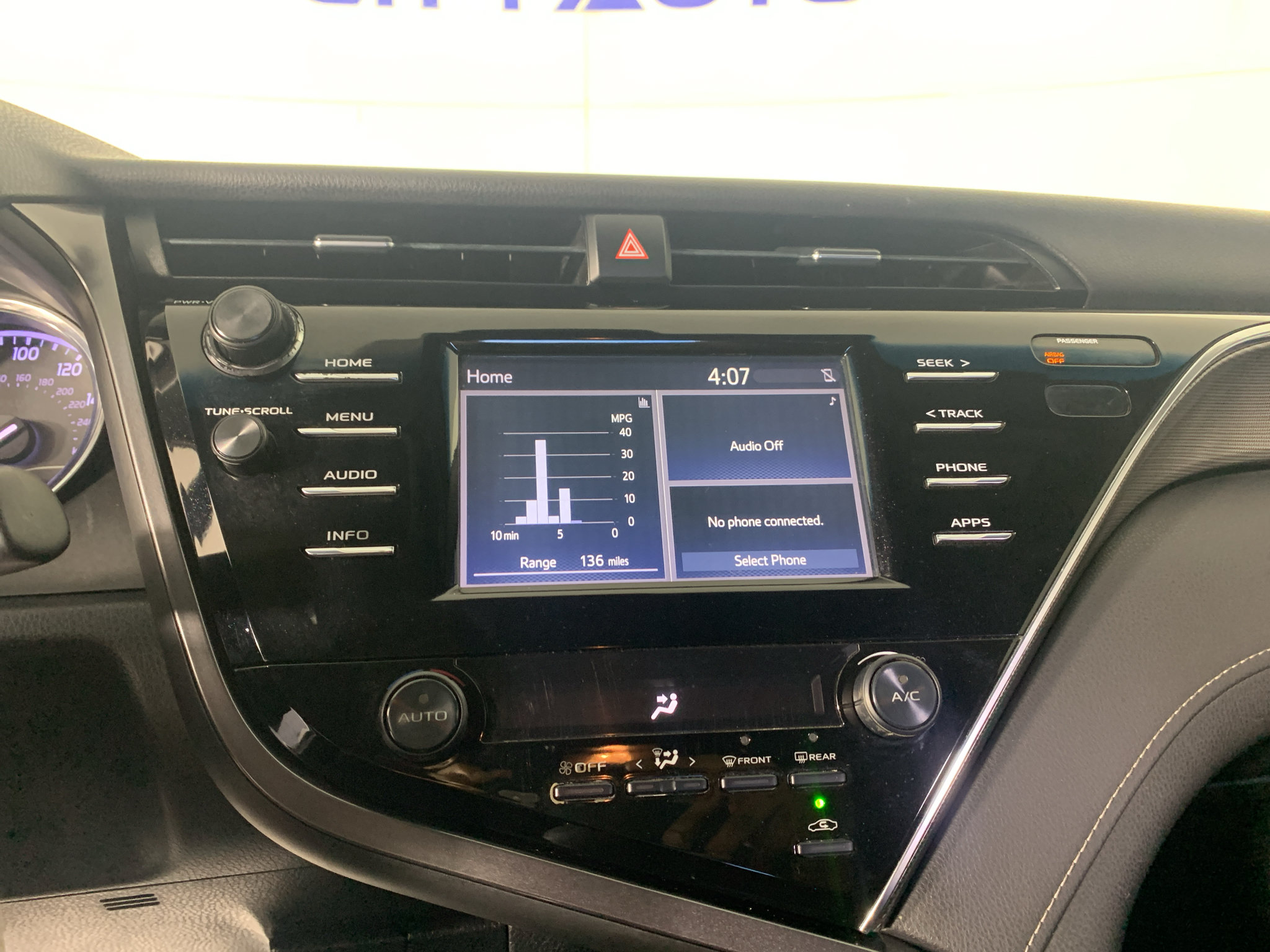 Used 2018 Toyota Camry SE FWD image 24