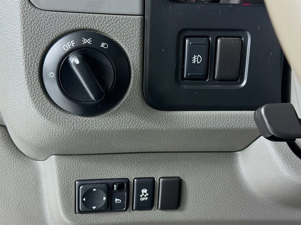 Used 2016 Nissan NV 3500 SL image 8