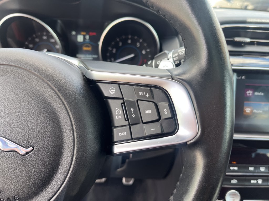 Used 2018 Jaguar F-PACE S AWD/4WD image 21