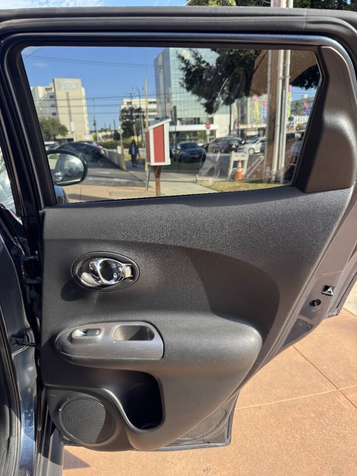 Used 2011 Nissan Juke SV FWD image 17