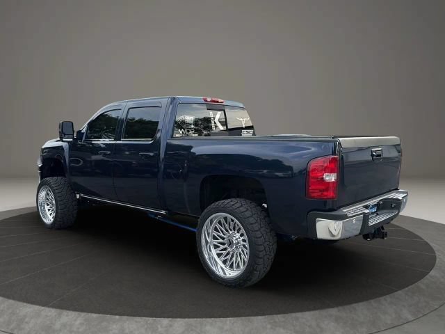 Used 2011 Chevrolet Silverado 2500 LTZ w/ LTZ Plus Package AWD/4WD image 3