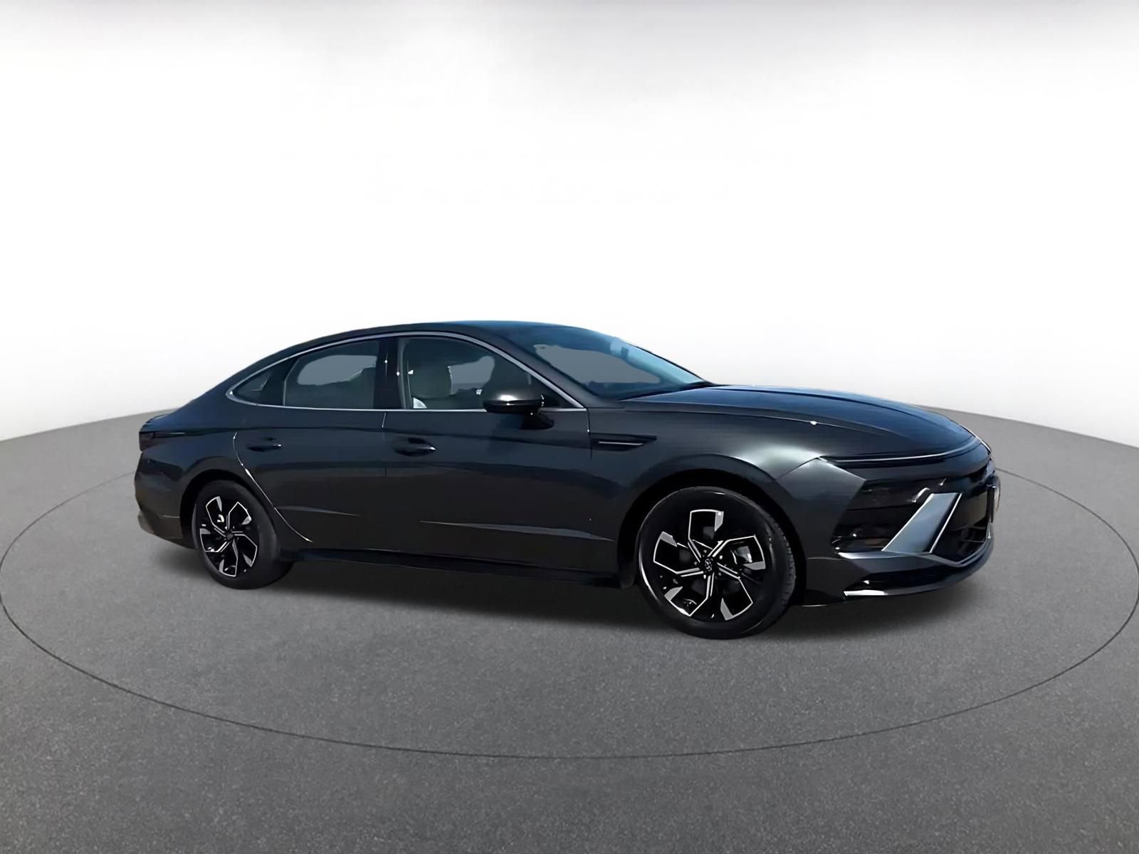 Used 2025 Hyundai Sonata SEL FWD image 2