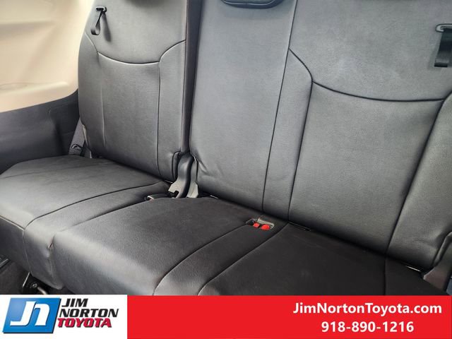 Used 2025 Toyota Sienna Limited image 34