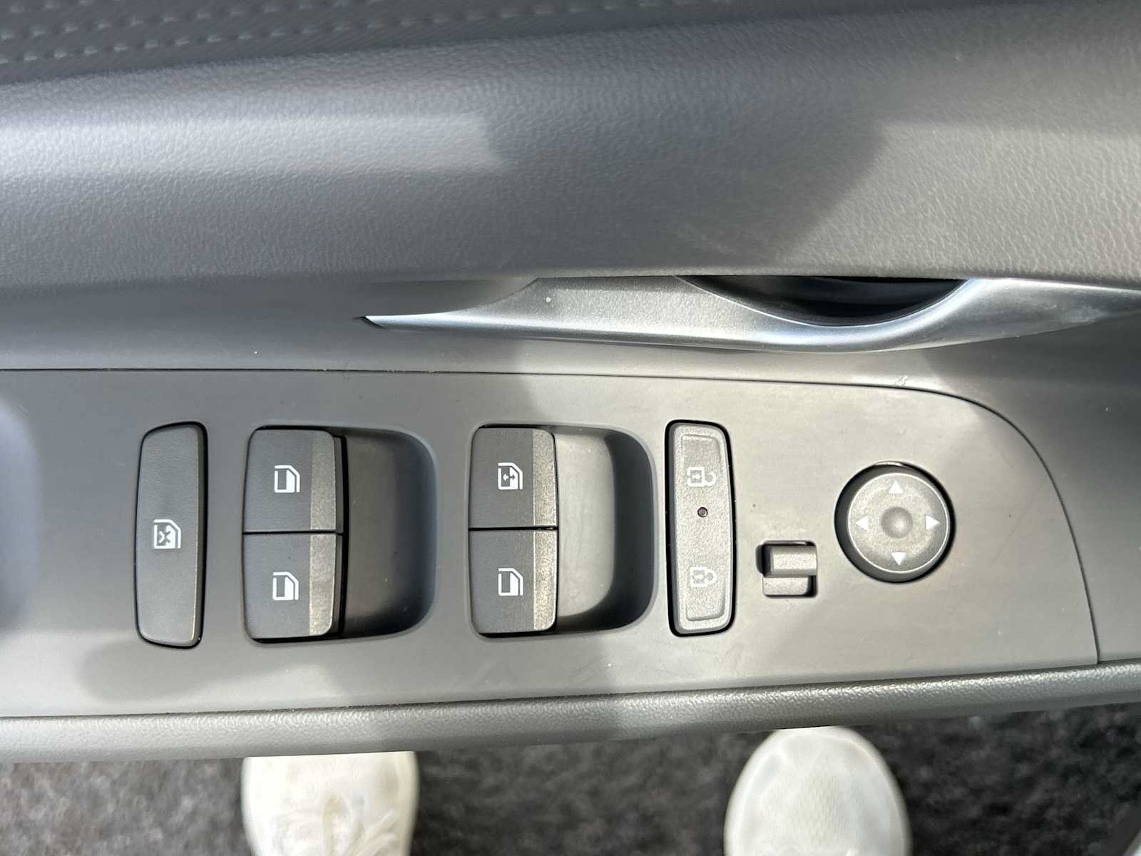 Used 2024 Hyundai Elantra SEL FWD image 14