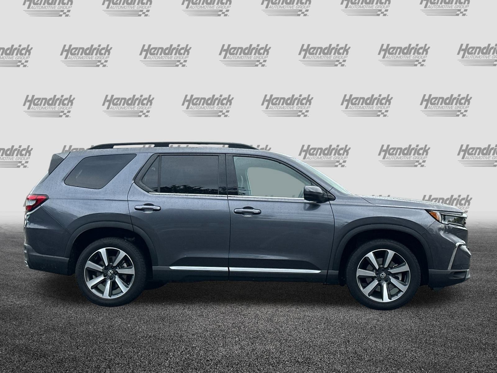 Used 2024 Honda Pilot Touring image 3