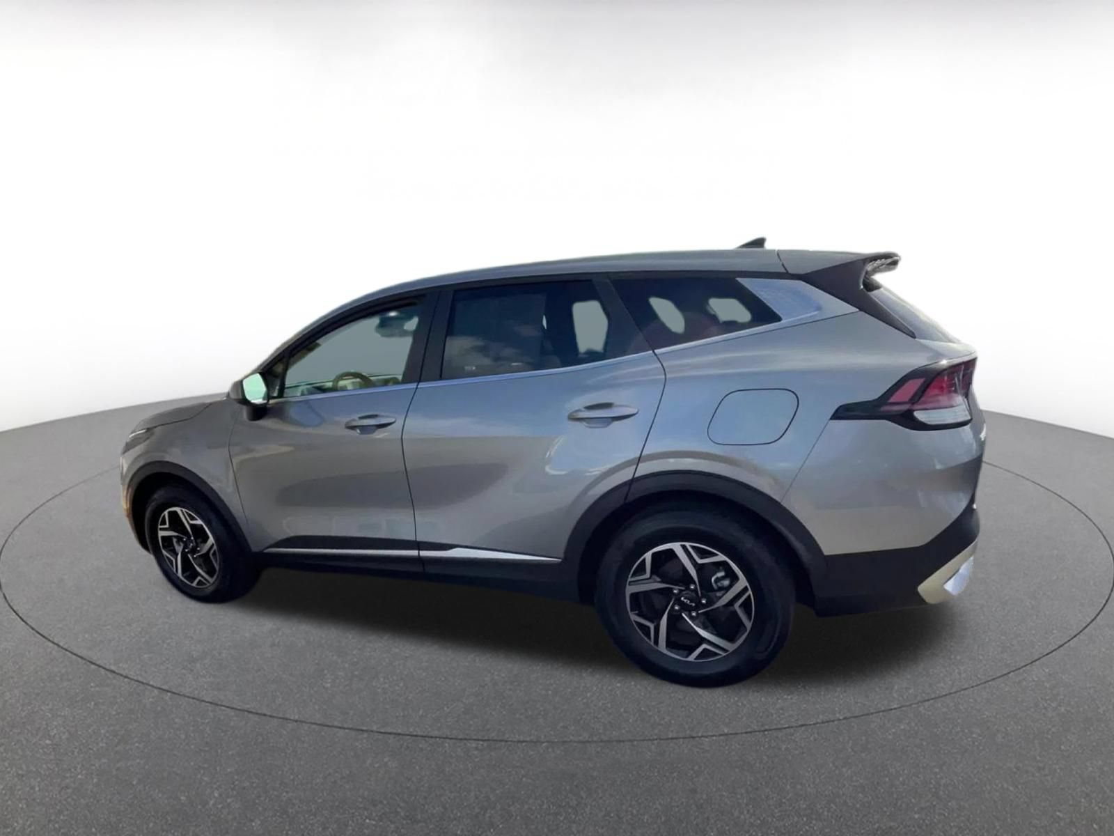 Used 2025 Kia Sportage LX FWD image 9