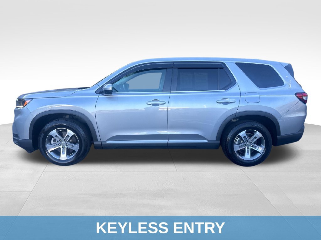 Used 2025 Honda Pilot EX-L image 3