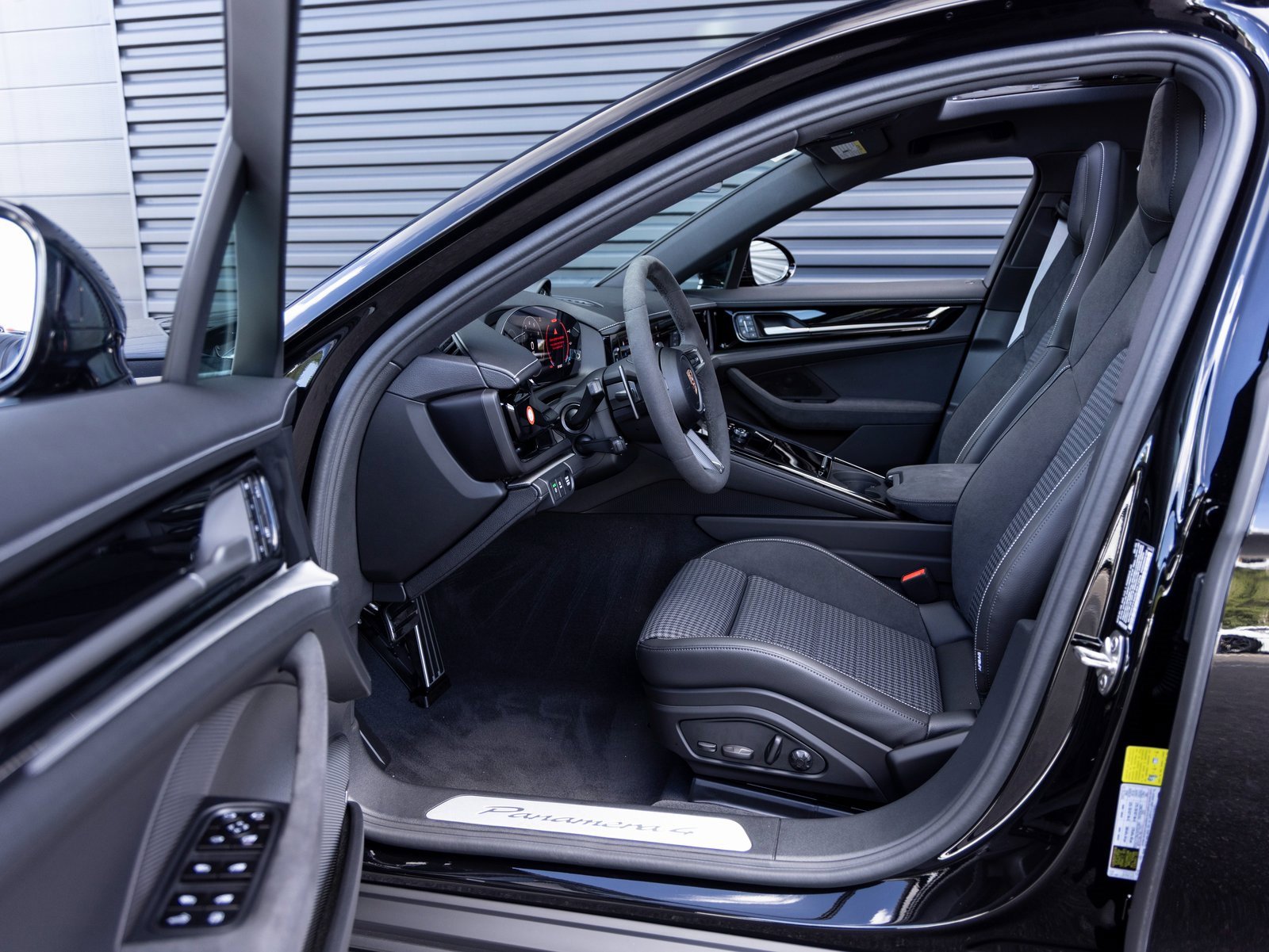 New 2025 Porsche Panamera 4 image 24